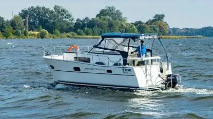 Czy mogę pływać jachtem lub łodzią motorową typu houseboat bez patentu?