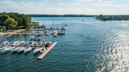 35-letnia sterniczka „szalała” po jeziorze Bocznym. Powstrzymali ją policjanci