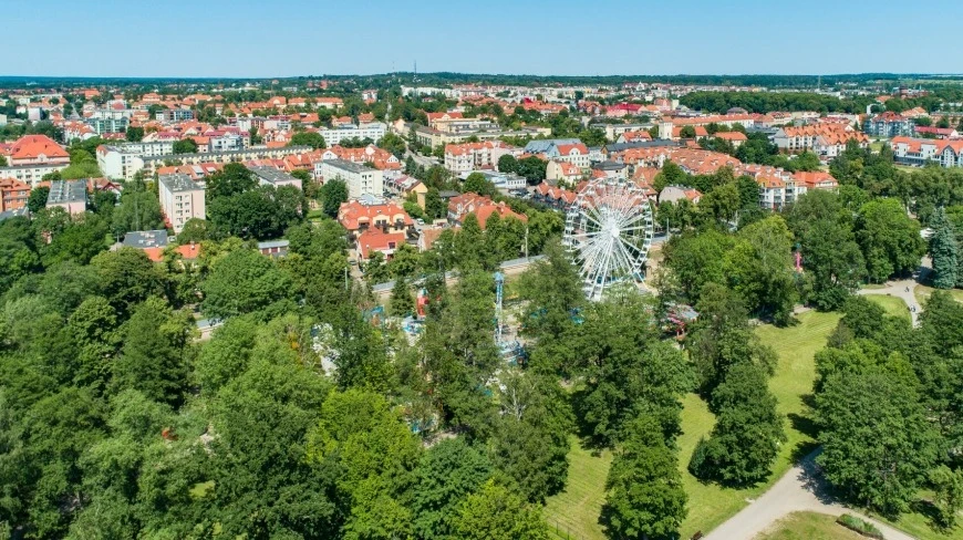 Wieczory z filmem pod gwiazdami na Mazurach. Kino Samochodowe wraca do Giżycka