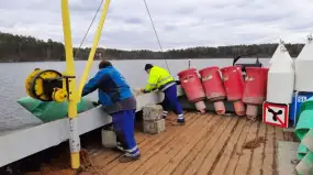 Przed sezonem turystycznym na Mazurach. Rozpoczęło się znakowanie szlaków wodnych