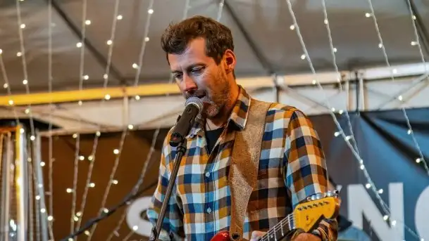 Bartek Grzanek podczas koncertu w Sztynorcie, sierpień 2021 - zdjęcie 2