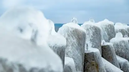 Niegocin i Giżycko skute lodem, grudzień 2020
