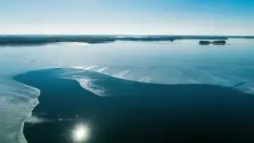 Jezioro Dargin rozstaje się z lodem, przedwiośnie 2022 r. - zdjęcie 6