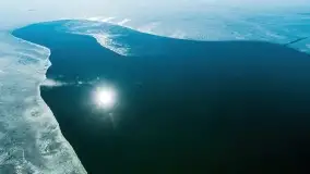 Jezioro Dargin rozstaje się z lodem, przedwiośnie 2022 r. - zdjęcie 15