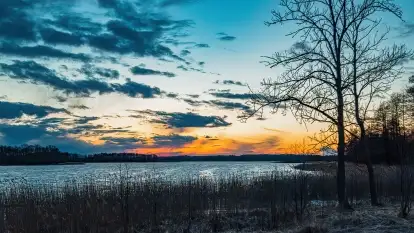 Zachód słońca nad jeziorem Stręgiel