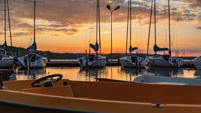 Czerwcowy zachód słońca nad jeziorem Kisajno