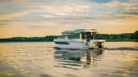 Nowy model jachtu motorowego LY 30+ już po testach na Mazurach - zdjęcie 12