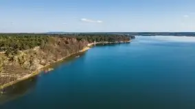 Cmentarz wojenny Jagerhohe i jezioro Święcajty na początku wiosny, 2022 - zdjęcie 35