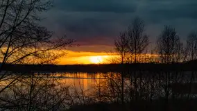 Grudniowy zachód słońca nad jeziorem Łabap - zdjęcie 15