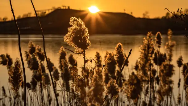 Zachód słońca nad jeziorem Tałty, końcówka lutego 2023 r.