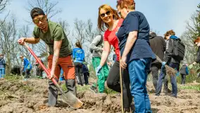 Przy Wilczym Szańcu posadzono 5000 dębów - zdjęcie 8