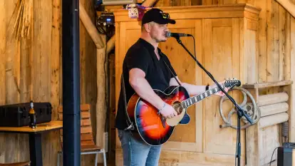 Grają na Mazurach - Grzegorz Polakowski w Tle Dla Mew