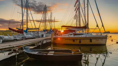 Wschód słońca nad jeziorem Mamry, Stanica Wodna Kietlice, sierpień 2023 r.