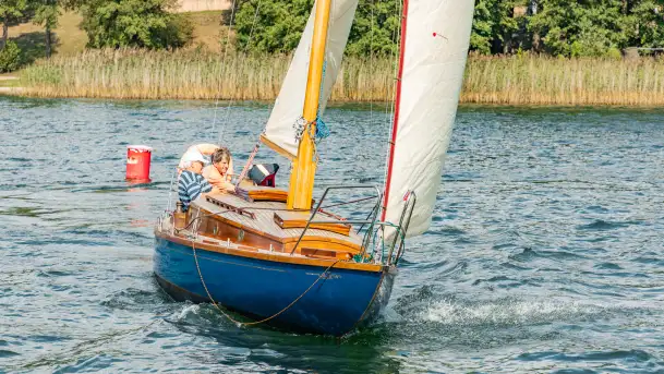 Oldtimery w Strandzie i na jeziorze Kisajno, sierpień 2023 r. - zdjęcie 11