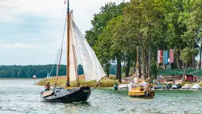 Oldtimery w Strandzie i na jeziorze Kisajno, sierpień 2023 r. - zdjęcie 38