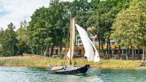 Oldtimery w Strandzie i na jeziorze Kisajno, sierpień 2023 r. - zdjęcie 97