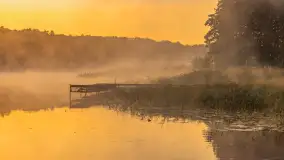 Wrześniowy i mglisty wschód słońca nad jeziorem Mój - zdjęcie 6