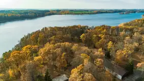 Kisajno, Piękna Góra i Łabędzi Ostrów w jesiennych kolorach z lotu ptaka - zdjęcie 34