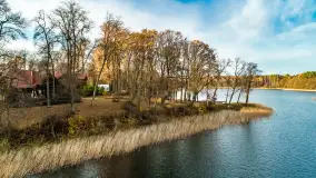 Kisajno, Piękna Góra i Łabędzi Ostrów w jesiennych kolorach z lotu ptaka - zdjęcie 17