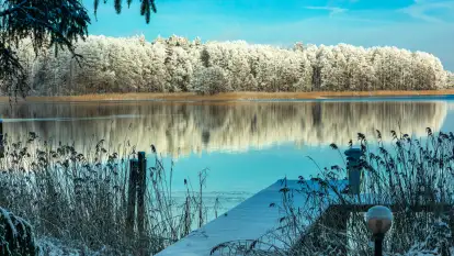 Zima w porcie Łabędzi Ostrów w Pięknej Górze, listopada 2023 r.