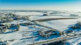 Zimowe Mazury z drona na różnych ujęciach - zdjęcie 2