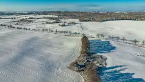 Zimowe Mazury z drona na różnych ujęciach - zdjęcie 3