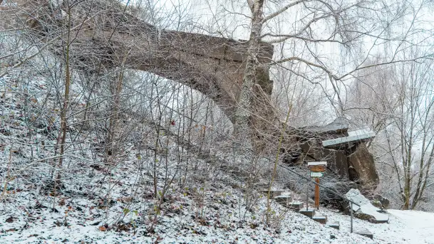 Zwalony most w Kruklankach w zimowej scenerii... bez słońca, listopad 2023 r. - zdjęcie 1