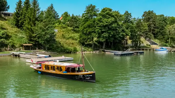 Melanie - replika parostatku, pływająca po Mazurach - zdjęcie 1