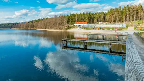 Wiosenny spacer nad jeziorem Wydmińskim, marzec 2024 r. - zdjęcie 1