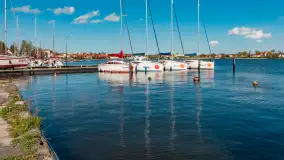 Słoneczne popołudnie w Marina Sośnica w Rynie, kwiecień 2024 r. - zdjęcie 27