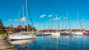 Słoneczne popołudnie w Marina Sośnica w Rynie, kwiecień 2024 r. - zdjęcie 29