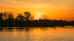 Zachód słońca nad jeziorem Ełckim w Ełku, maj 2024 r. - zdjęcie 32