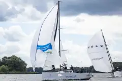 Polska Liga Sterników w Jeziorak Yacht Club: Innowacyjny Inkubator Żeglarstwa Regatowego - zdjęcie 13