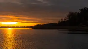 Wschód słońca nad jeziorem Niegocin w Wilkasach, grudzień 2024 r. - zdjęcie 19