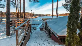 Hotel i port Tajty lekkie oprószone śniegiem, styczeń 2025 - zdjęcie 19