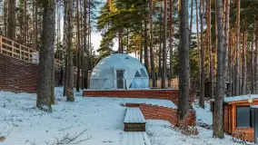 Hotel i port Tajty lekkie oprószone śniegiem, styczeń 2025 - zdjęcie 9