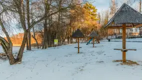 Hotel i port Tajty lekkie oprószone śniegiem, styczeń 2025 - zdjęcie 21