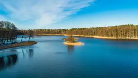 Jezioro Kisajno, Tajty, Piękna Góra w zimowej scenerii z drona - zdjęcie 31