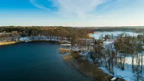 Jezioro Kisajno, Tajty, Piękna Góra w zimowej scenerii z drona - zdjęcie 35