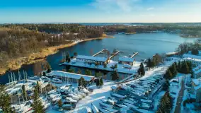 Jezioro Kisajno, Tajty, Piękna Góra w zimowej scenerii z drona - zdjęcie 11