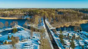 Jezioro Kisajno, Tajty, Piękna Góra w zimowej scenerii z drona - zdjęcie 9