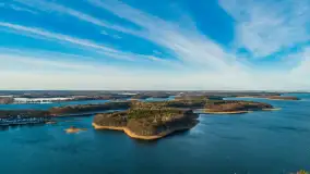 Jezioro Kisajno, Tajty, Piękna Góra w zimowej scenerii z drona - zdjęcie 10