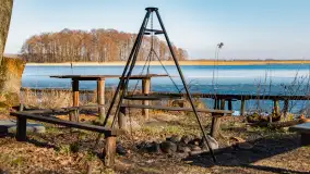 Przedwiośnie na przystani Leśny Zakątek, jezioro Mamry, marzec 2025 r. - zdjęcie 6