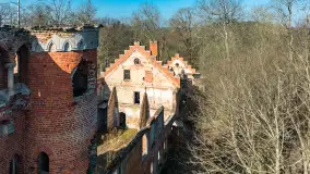 Ruiny pałacu w Prośnie, marzec 2025 r. - zdjęcie 7