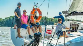 Lipcowe żeglowanie podczas szkoleń żeglarskich na Jezioraku - zdjęcie 18