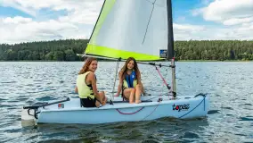 Młodzi adepci żeglarstwa nad jeziorem Dadaj - Rumszewicz Sailing - zdjęcie 7