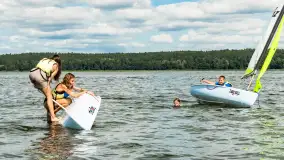 Młodzi adepci żeglarstwa nad jeziorem Dadaj - Rumszewicz Sailing - zdjęcie 58