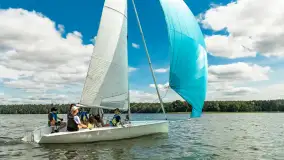 Młodzi adepci żeglarstwa nad jeziorem Dadaj - Rumszewicz Sailing - zdjęcie 51