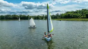 Młodzi adepci żeglarstwa nad jeziorem Dadaj - Rumszewicz Sailing - zdjęcie 52