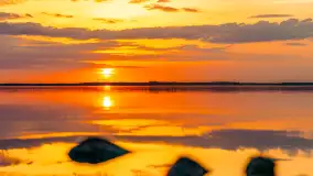 Relaksujący, kwietniowy zachód słońca nad jeziorem Dargin - zdjęcie 12